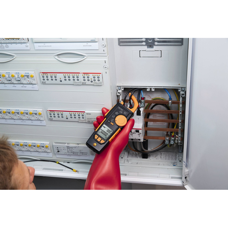 esto 770-3 Hook-Clamp Power Meter in Use